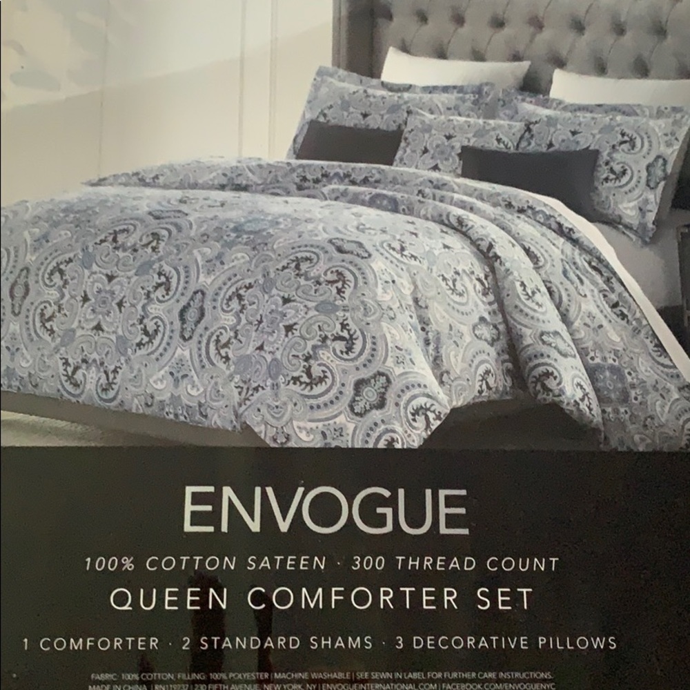 Queen Comforter Set